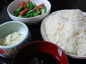 今日の晩御飯,夕食の写真,新米主婦の料理,そうめん,アスパラ