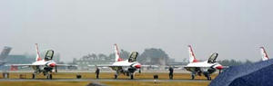 航空ショー,エアフェスタ浜松2009,サンダーバーズ,AirFesta,THUNDERBIRDS,アクロバットチーム,F‐15,戦闘機グッズ,展示,販売
