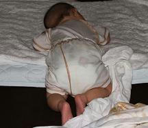 うつぶせ寝,赤ちゃんの寝相,生後6カ月,育児,0歳児