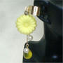 wy004：菊（黄）と雫のイヤーカフス