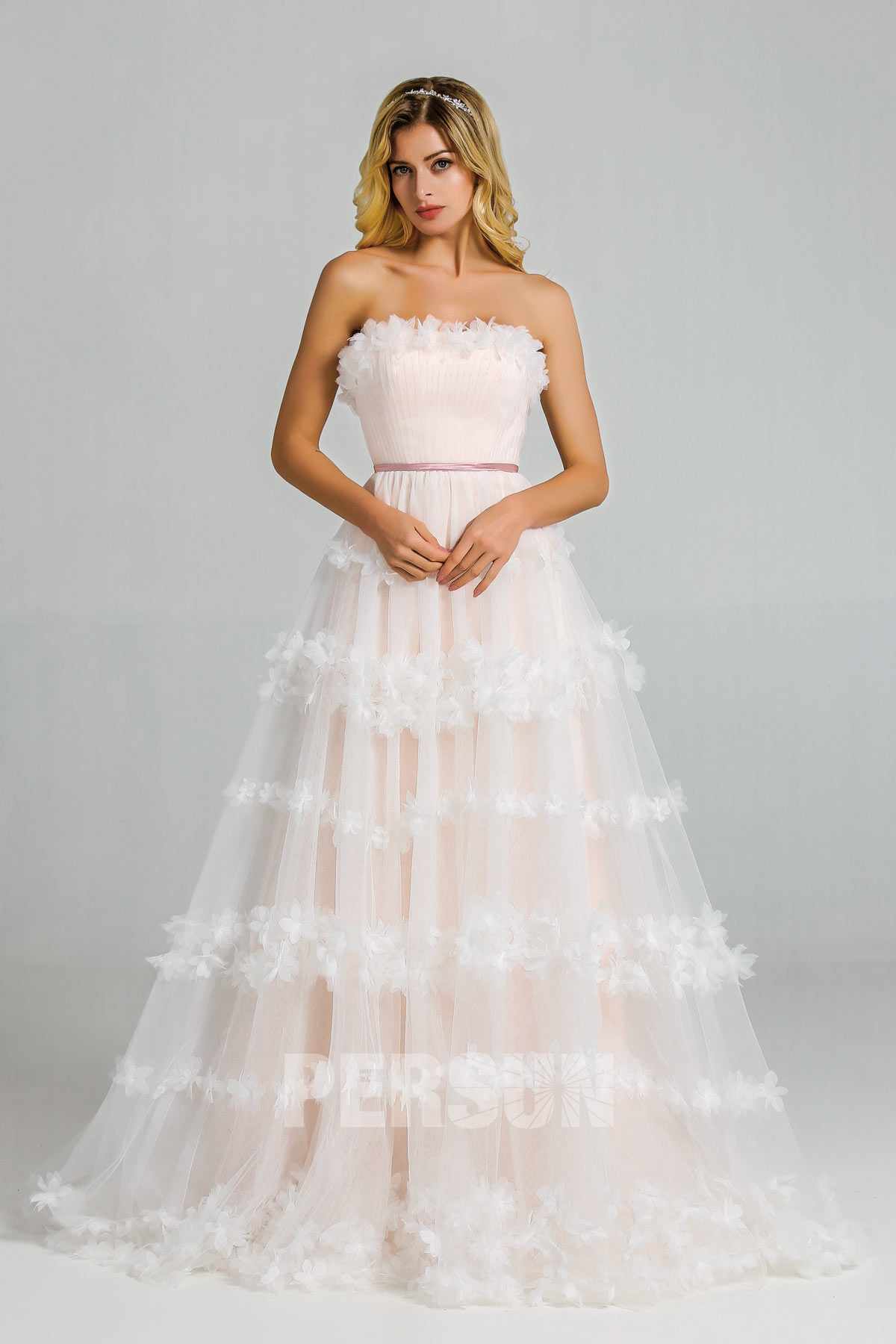 Robe mariée rose poudré agrémentée de fleurs 3D