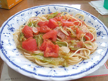 キャベツとトマトのスープパスタ　料理