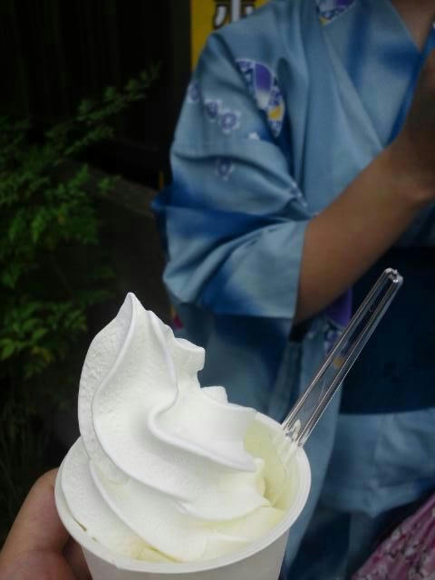 24646570_1696132746_75large.jpg