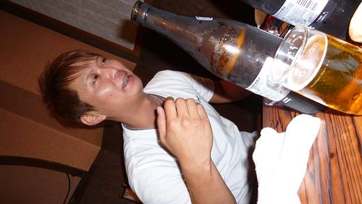 つきのなかで食事