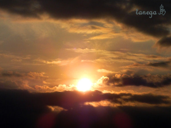 島間の夕空