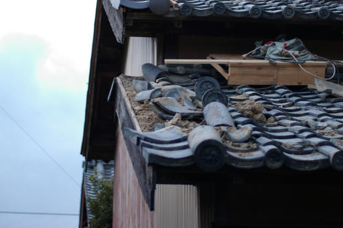 Broken_roof