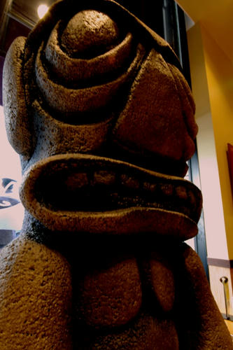 statue