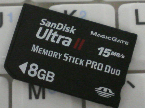 SanDisk Ultra II MEMORY STICK PRO DUO 8GB 購入したメモステの画像