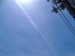 空の直線。