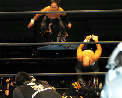 KUSHIDA シェリーvsマット、ニック