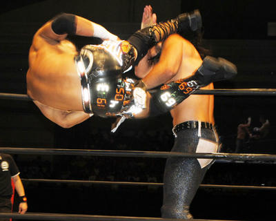 KUSHIDA シェリーvsマット、ニック