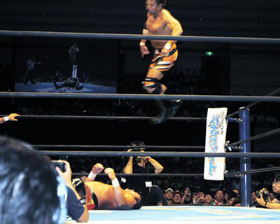 天山、小島vsスミス アーチャー