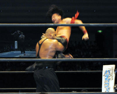 中邑真輔vsバットラック・ファレ