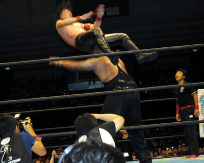 中邑真輔vsバットラック・ファレ