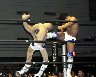 飯伏、ケニーvsヨシヒコ、マイケル