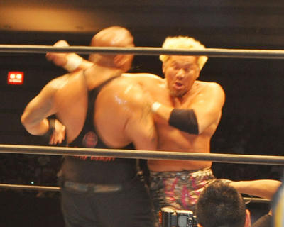 バットラック・ファレvs真壁刀義