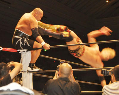 石井智宏vsオカダ・カズチカ