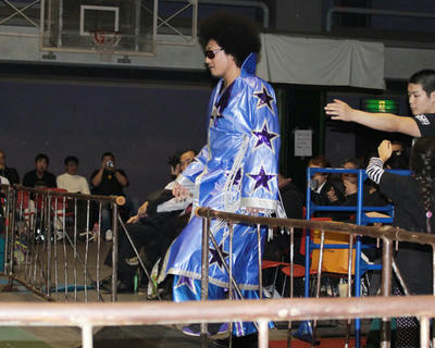 アレハンドロ・サエスvsモハメド ヨネ