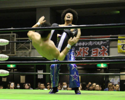 アレハンドロ・サエスvsモハメド ヨネ