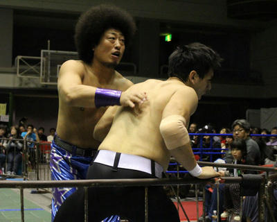 アレハンドロ・サエスvsモハメド ヨネ