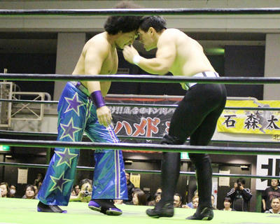 アレハンドロ・サエスvsモハメド ヨネ