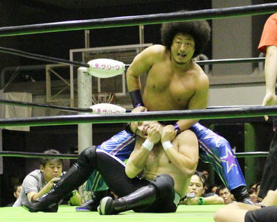 アレハンドロ・サエスvsモハメド ヨネ