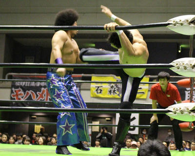 アレハンドロ・サエスvsモハメド ヨネ