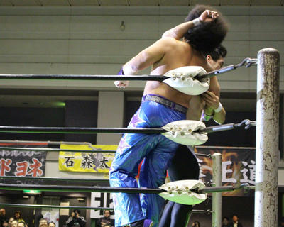 アレハンドロ・サエスvsモハメド ヨネ