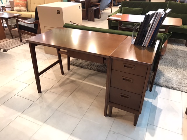 カリモク60 デスクの展示が復活しました！｜Ding Ding Blog