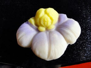 5月の和菓子(菖蒲)