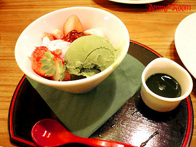 苺の抹茶あんみつ
