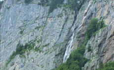 絶景かな絶壁かな