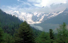 登山電車は登る