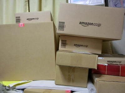 未開封荷物の山