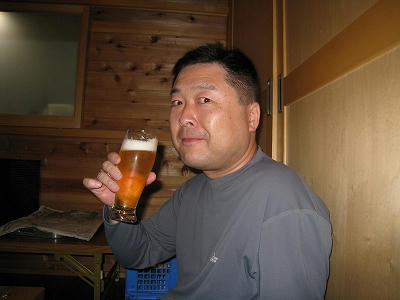 生ビールを飲むおとーさん