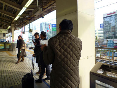 ホームでも仕事なひとたち