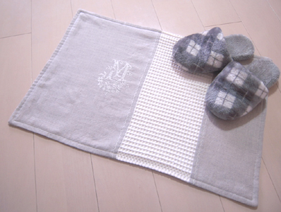 イニシャルMのマット。
