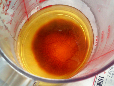 蜂蜜先入れ苛性ソーダ水。