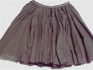 カーキ色スカート