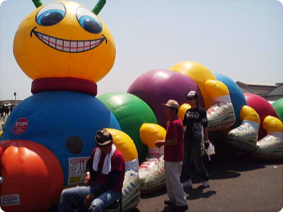 中で子供がピョンピョン飛び跳ねるアレ