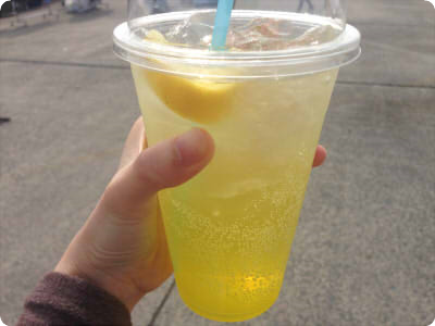 レモネード。ココナッツジュース売ってなかった・・
