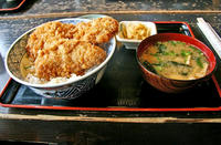 「小鹿野名物－わらじかつ丼－」