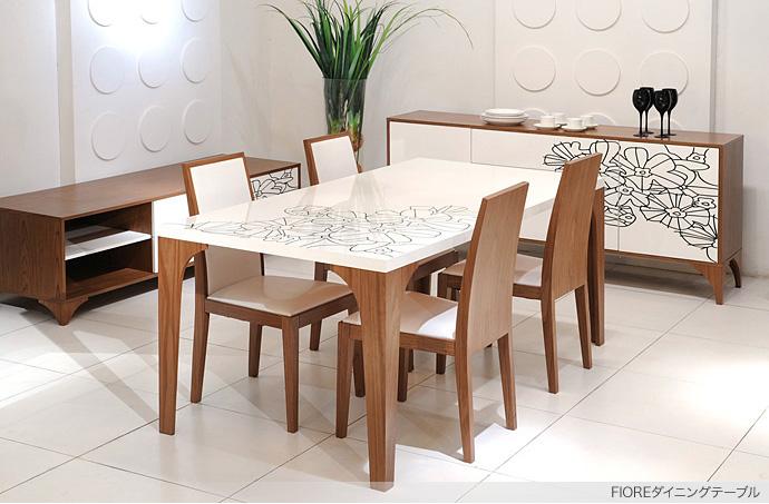 人が最も会話をするといわれるダイニングインテリアルーム。日常で重要な意味を持つそんなダイニングルームにあった座り心地のよいチェアのあるインテリア。ウォールナット＆ウェンゲ／ホワイトハイグロス＆ウォールナット。日常で重要な意味を持つダイニングインテリアテーブル。日常のライフスタイルやホームパーティーなどオケイジョナルなシーンにも活躍するダイニングテーブル。