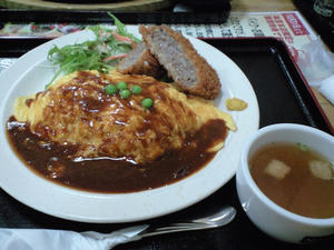 オムライスとメンチカツ