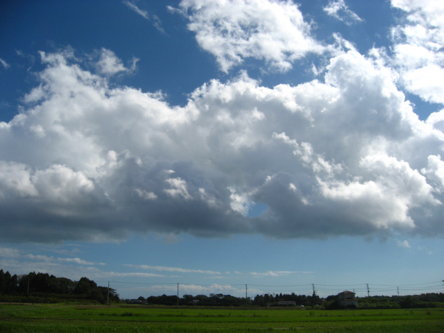 夏空のような秋空