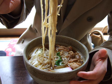 鶏肉は薄切りです。