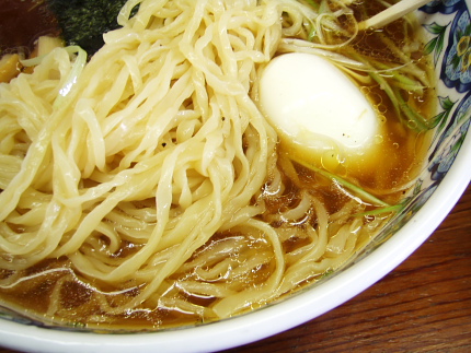 麺の量は多いですね。