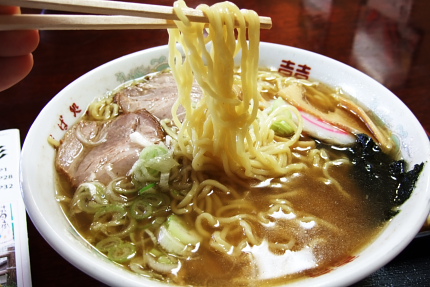 麺の量は標準的。僕は大盛りでちょうどでした。