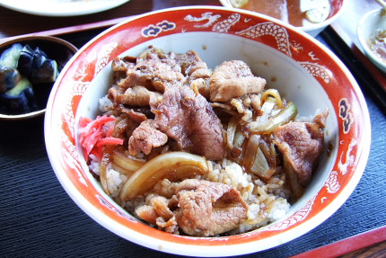 焼き肉丼だよ、おっかさん。