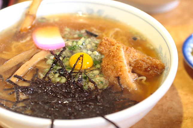 とんかつだしラーメン　750円也